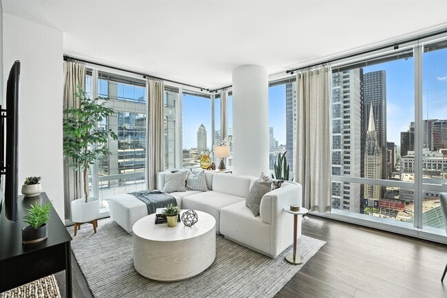Photo - 115 W Wacker Dr