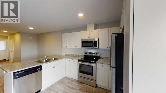 Photo - 9520-9113 113 Ave