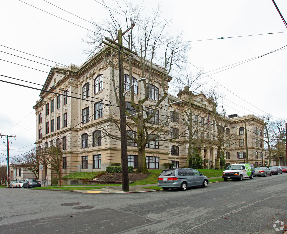 Photo - Queen Anne High School Apartments
