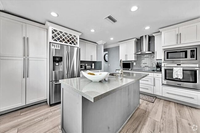 Building Photo - 5113 NW 65th Ave Rental