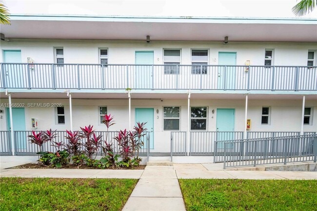 Building Photo - 1950 NW 2nd Ct Unit 2