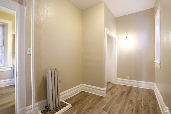 2BR, 1BA - 1200 SF