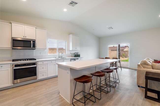 Building Photo - 44721 Melkesian Blvd Rental