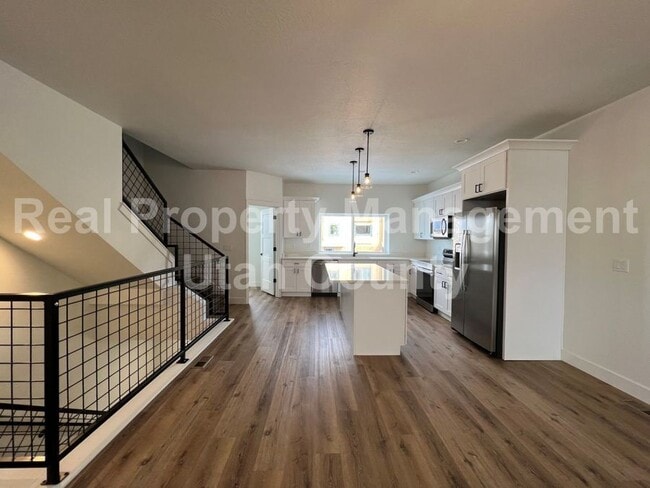 Building Photo - 608 E 340 S Rental