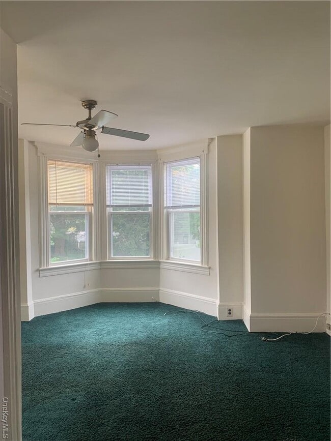 Building Photo - 8 W Crooked Hill Rd Rental