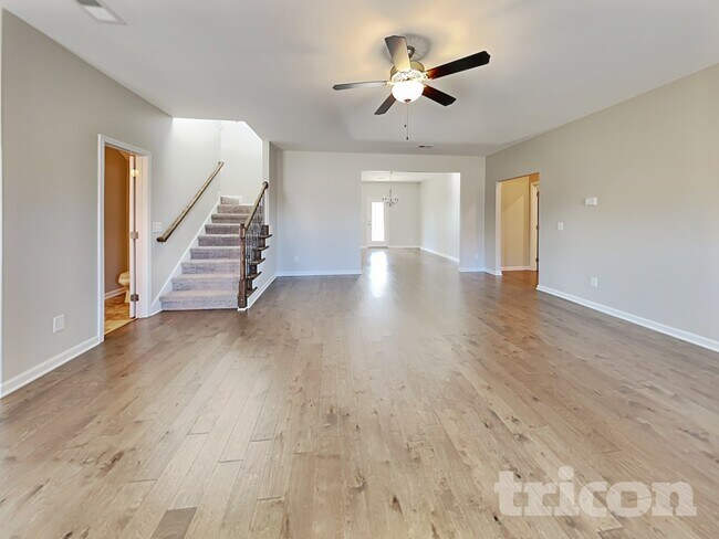 Photo - 925 Beverly Ct