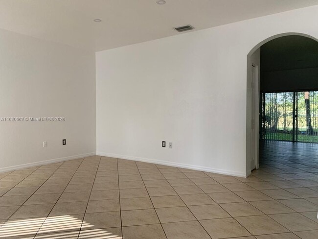 Building Photo - 14109 SW 49th St Rental