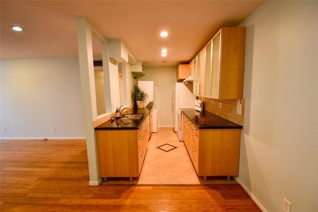 Photo - 1601 S Shepherd Dr Unit 141