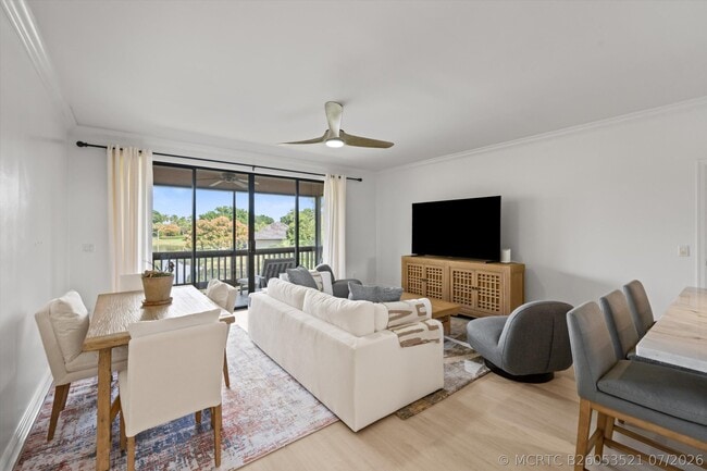 Building Photo - 11842 Pebblewood Dr Unit 202