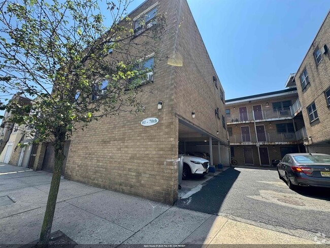 Building Photo - 81 70th St Unit 1 Rental