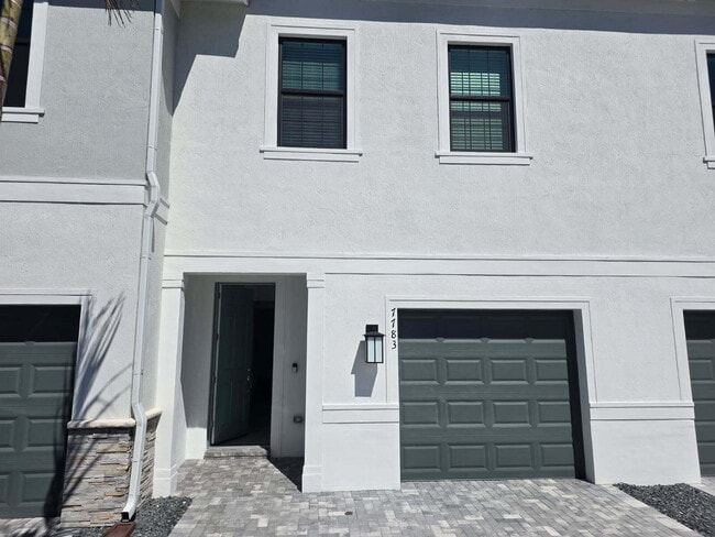 Building Photo - 2880 SE Federal Hwy