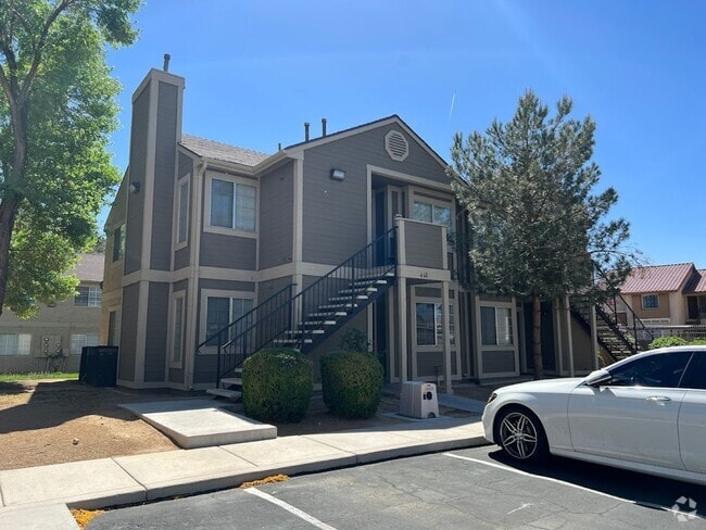 Building Photo - Perfect 2 Bedroom/1 Bathroom Unit A Rental