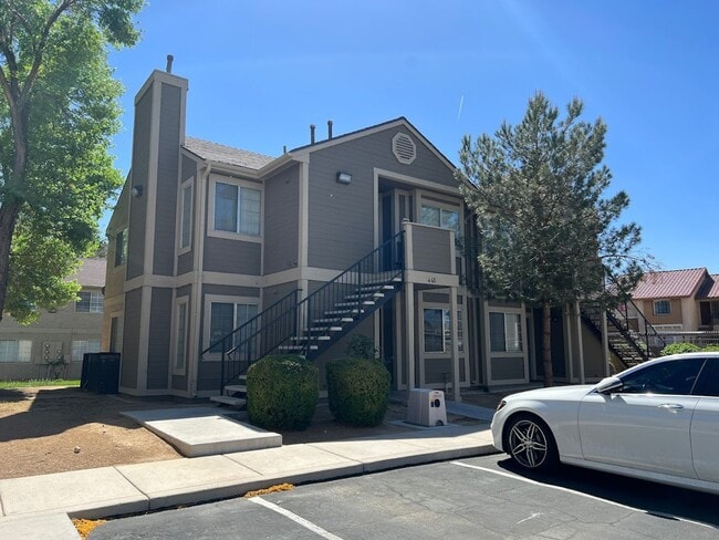 Building Photo - Perfect 2 Bedroom/1 Bathroom Unit A Rental