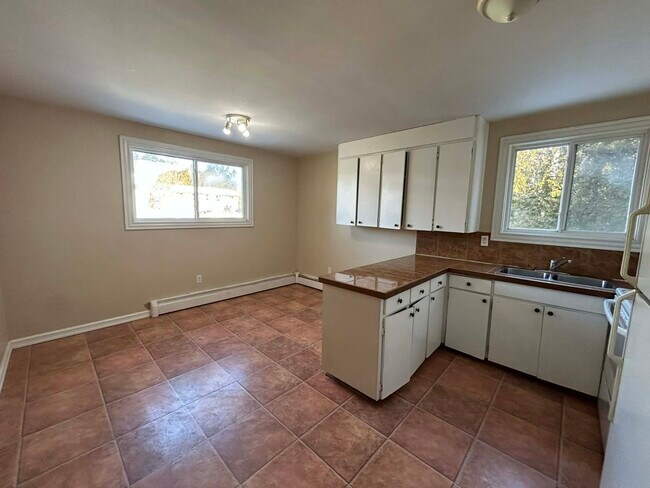 Photo - 1000 Magee Pl Unité 4