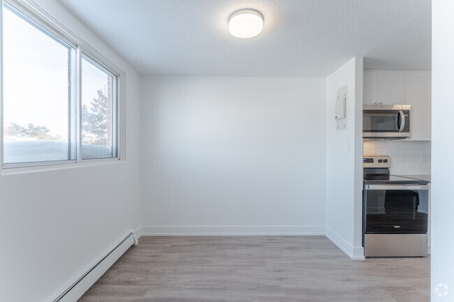 2BR, 1BA - 905SF - Dining Room - 139 Christopher Drive, 205 Champlain Blvd, 215 Champlain Blvd