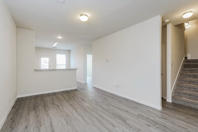 6223 Brenwood Cir