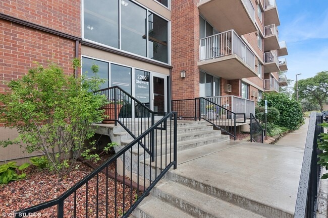 2200 S Stewart Ave