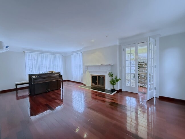 Photo - 7 Greenway N