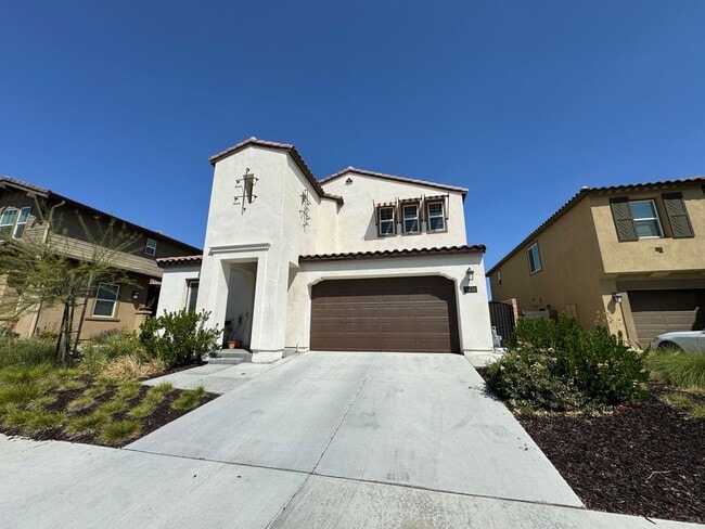 Beautiful 4 Bedroom House with office AND ... - Beautiful 4 Bedroom House with office AND ...