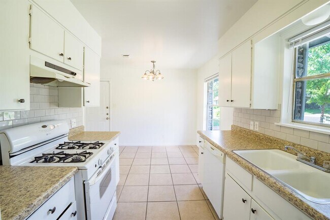 8204 Easter Cove