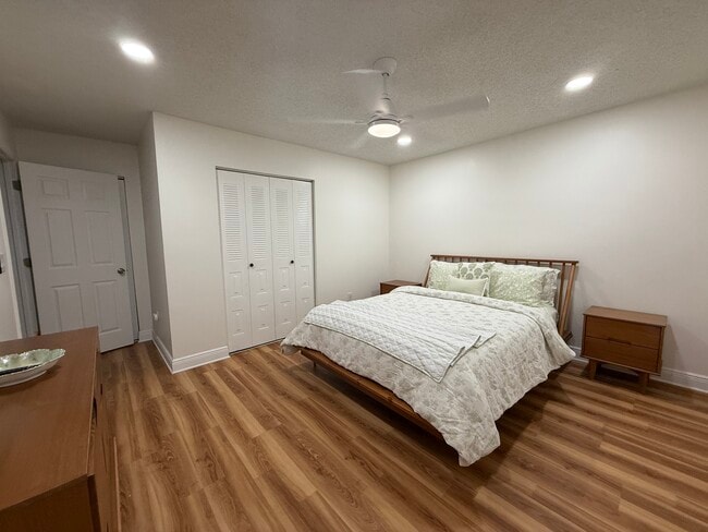 5653 67th Ave N Unit The Manor Condomiums