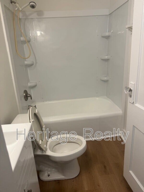 Photo - 2400 Center Ave SE