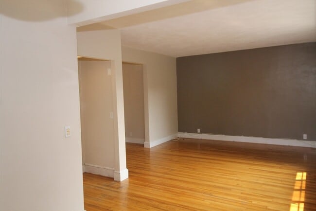 Photo - 97 Strathmore Rd Unit 7