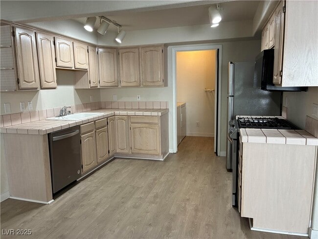 Building Photo - 701 Capri Dr Unit 5C