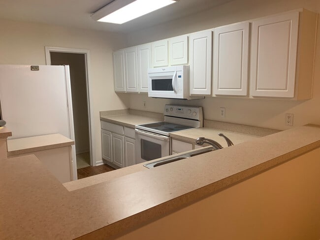 Photo - First Floor, Three Bedroom Condo in Murrells Inlet. Located at Wyngate in Wachesaw East! Unidad 12D