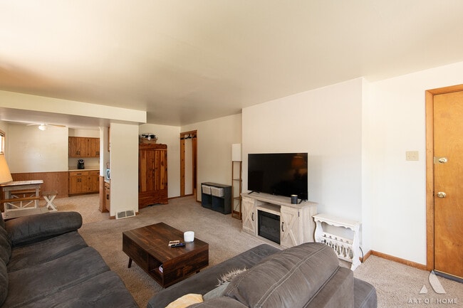 220 E 15th St