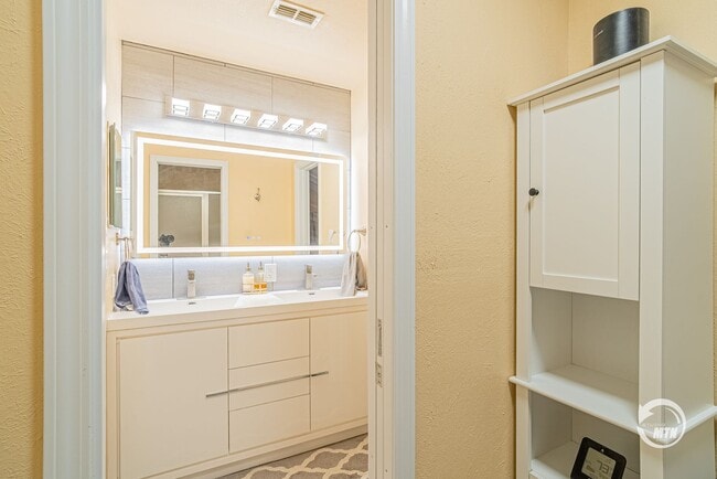 Photo - 1401 Oden St