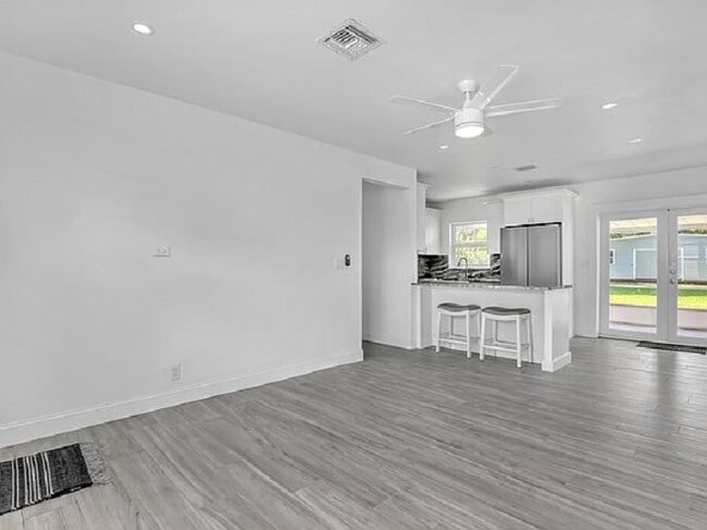 Photo - 942 Macy St
