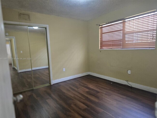 Photo - 2835 NW 22nd Ave Unidad 2