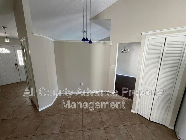 Photo - 3232 Oakwood Pl
