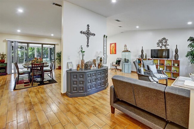 Photo - 700 Sunbury Ct