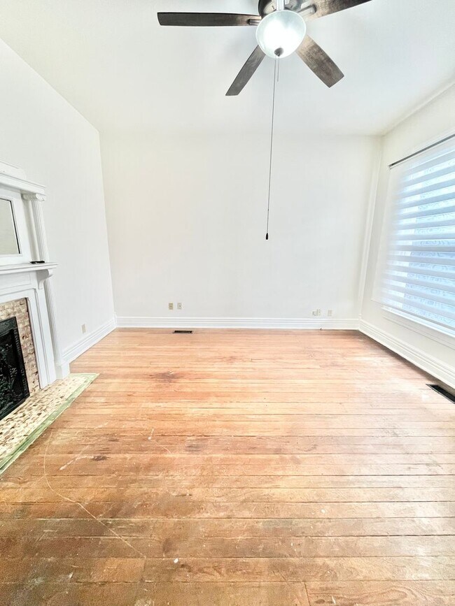 Photo - 2 Bedroom. 1 bath near Beechmont Area