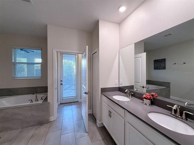 Photo - 691 Sticks St