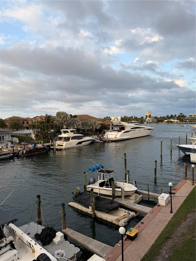 Building Photo - 1777 SE 15th St Unit 320