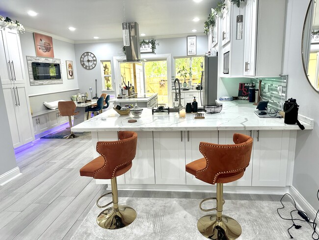 Photo - 811 Threadneedle St