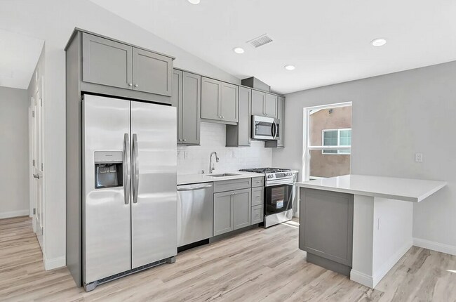 Photo - 4 bed 3 bath Prime Location!