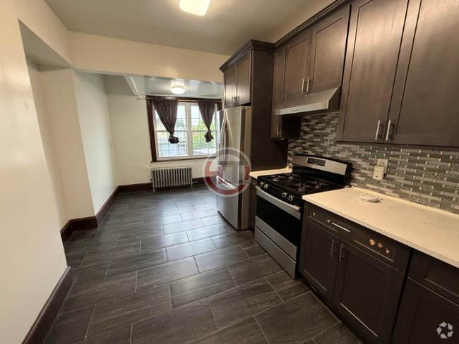 Building Photo - 2401 E Tremont Ave Unit 3 Rental