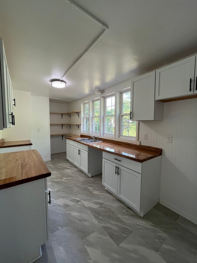 Photo - 11687 Peckham Ave