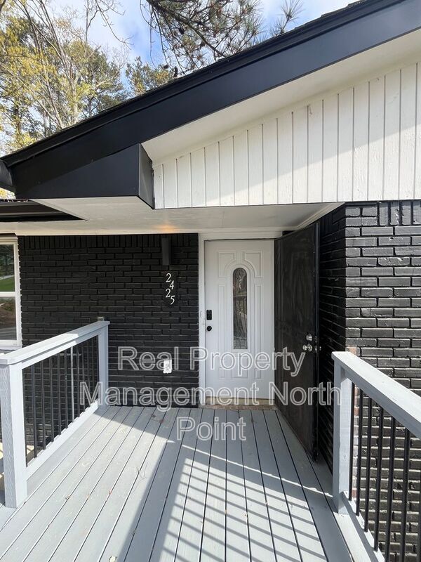 Building Photo - 2425 Omaha Rd SW