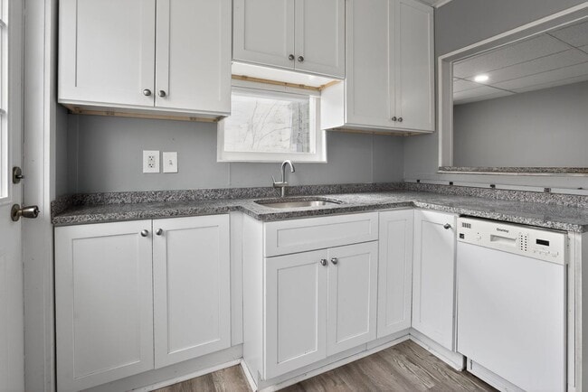 Photo - 217 Reifert St