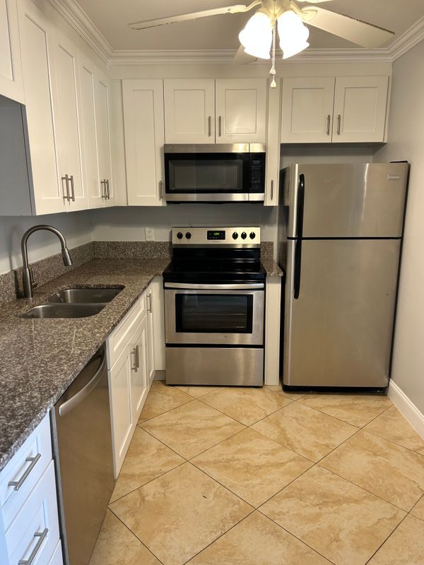 Photo - 2300 NE 1st Ln