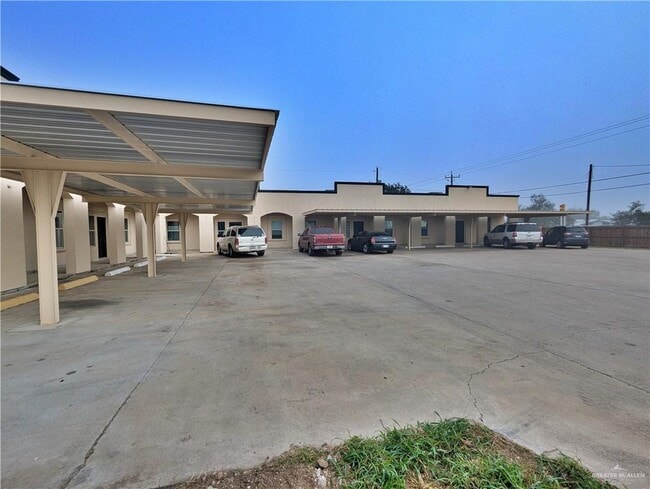 Building Photo - 10 W 2nd St Unit 5