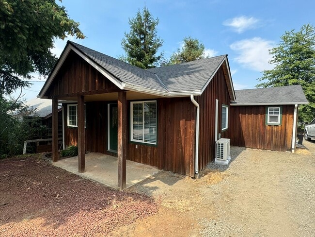 Photo - Fully Remodeled 2 bed/1 bath home in Cottage Grove