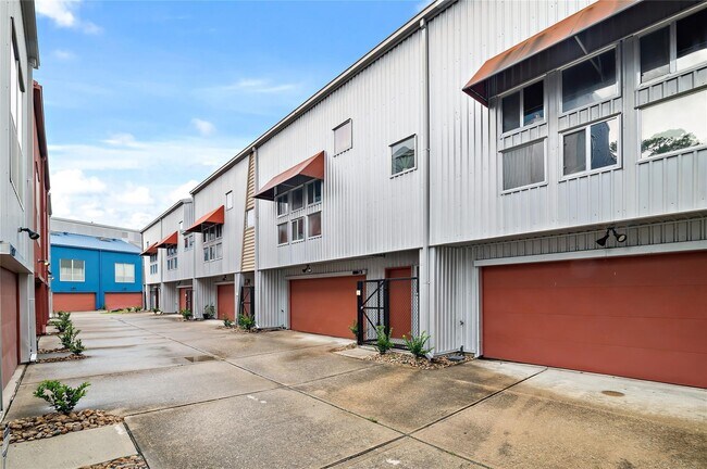 Photo - 2605 Calumet St Unit 34