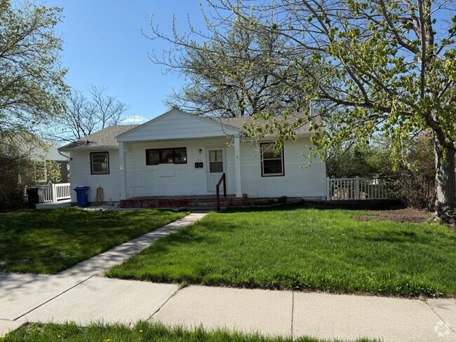 Building Photo - 2 Bedroom, 1 Bath Home for Rent