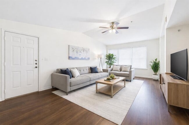 Building Photo - 501 W 26th St Unit 314